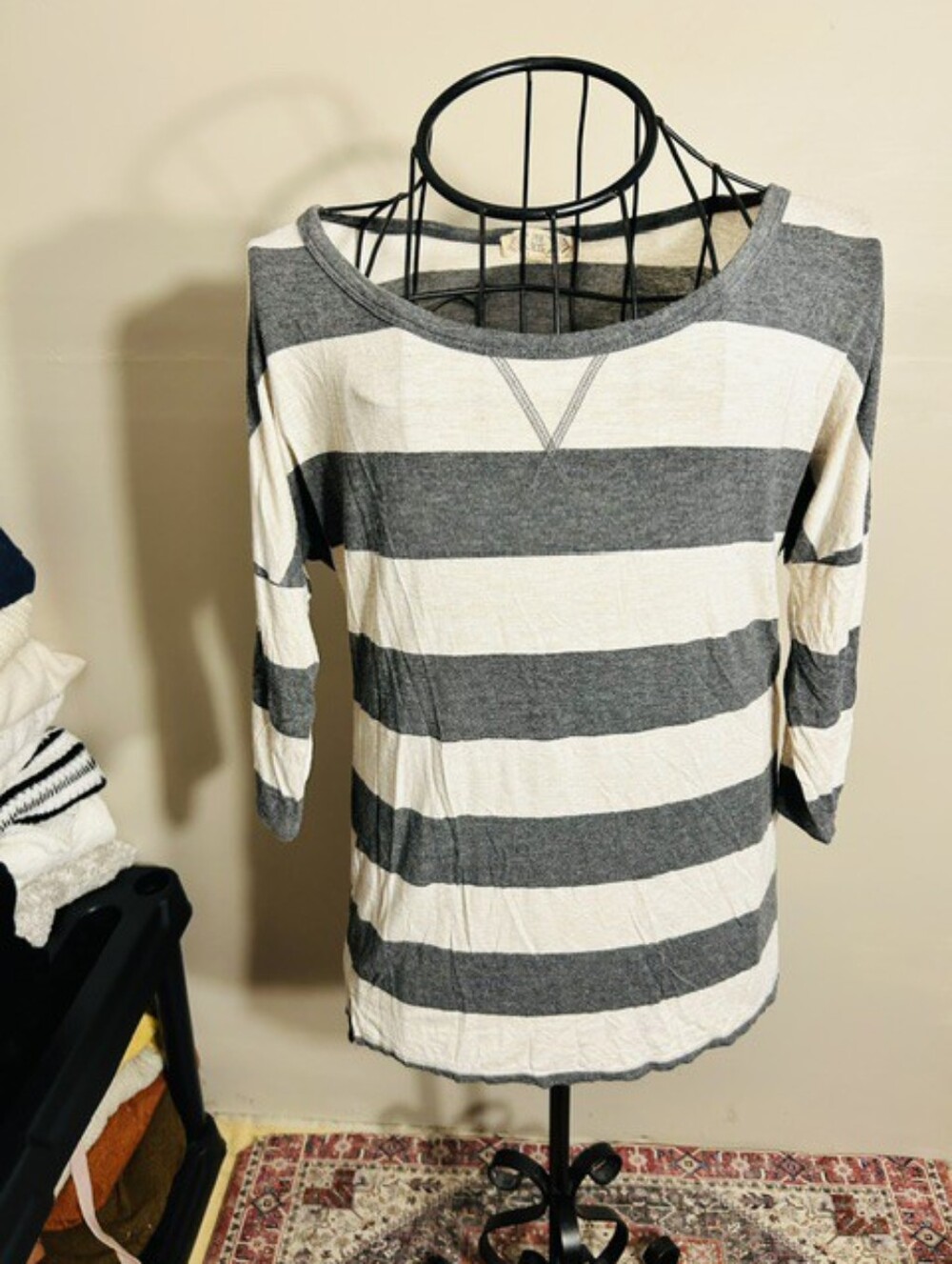 🍋‍🟩 size extra large womens pretty cream gray soft    tee t